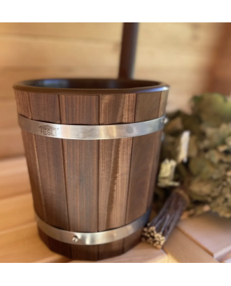 保温材とプラスチック製の浴槽保温5L。 サウナ用品